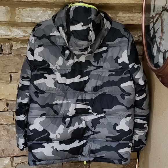 New Cammo Winter Coat - Youth Small to Medium - Picture 2 of 6